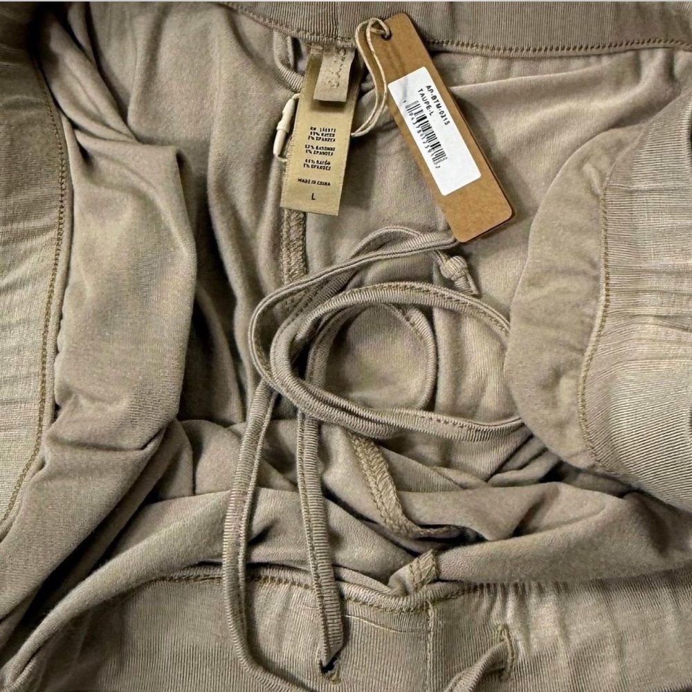 SKIMS Women's Lounge Pants - Picture 4 of 5